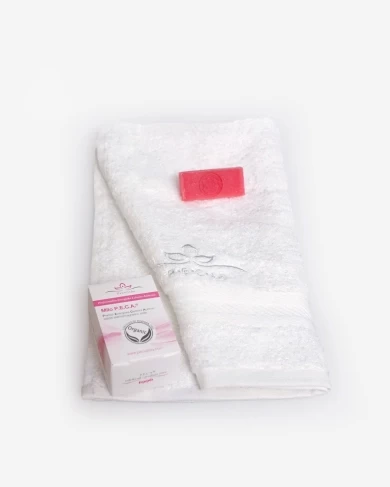 The P.E.C.A. towel - 30 x 50 cm - bamboo + P.E.C.A. soap 